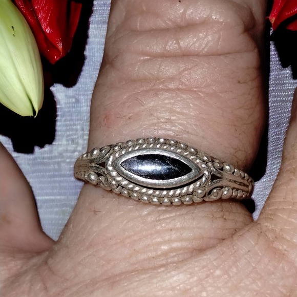 Beautiful vintage size 7 sterling silver black onyx ring - Picture 2 of 2